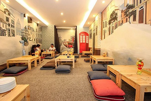 Trang trí quán cafe bằng thảm trải sàn